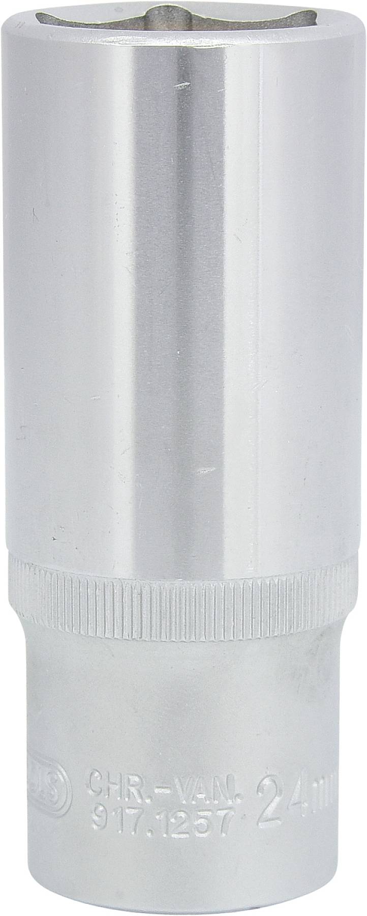 Eine silberne Stecknuss aus Metall mit eingravierter Bezeichnung '24 mm' steht vertikal. Sie wird zum Anziehen von Schrauben verwendet.