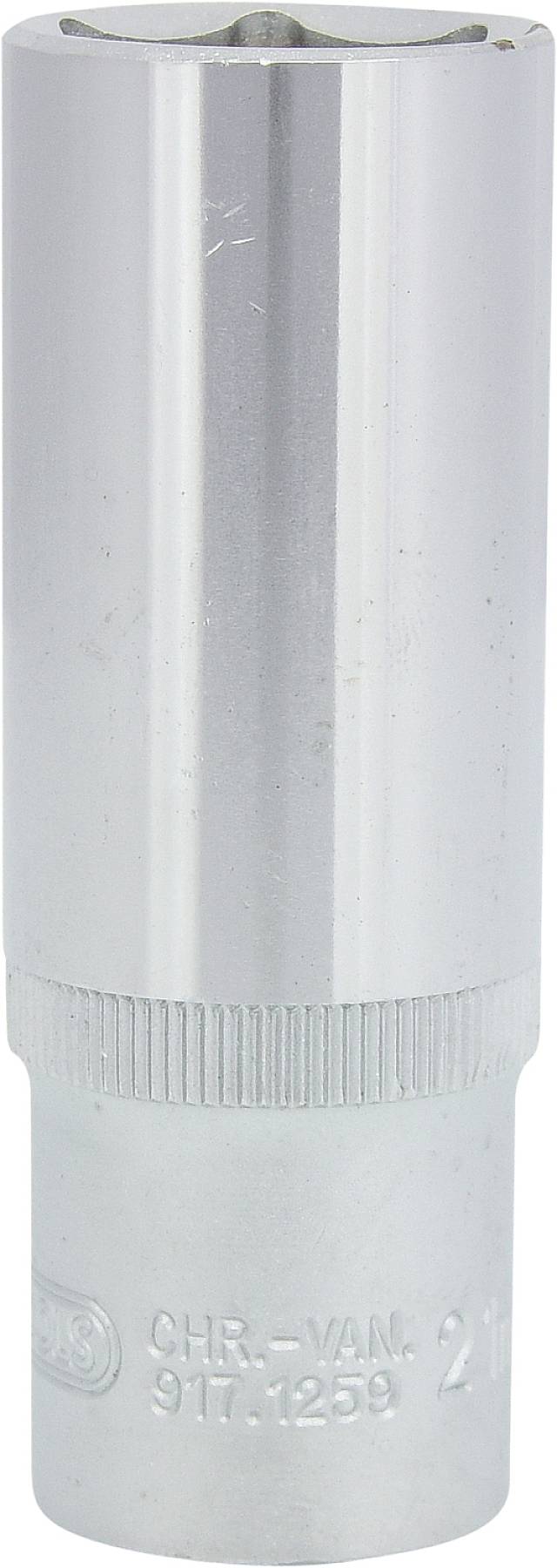 Silberne Stecknuss mit geriffeltem Griffbereich und eingeprägten Kennzeichnungen. Verwendet für mechanische Arbeiten.