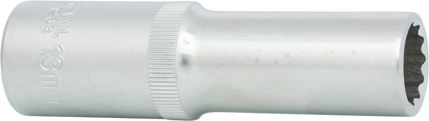 Eine silberne Stecknuss mit der Gravur '13 mm', verwendet für das Anziehen und Lösen von Schrauben oder Muttern.