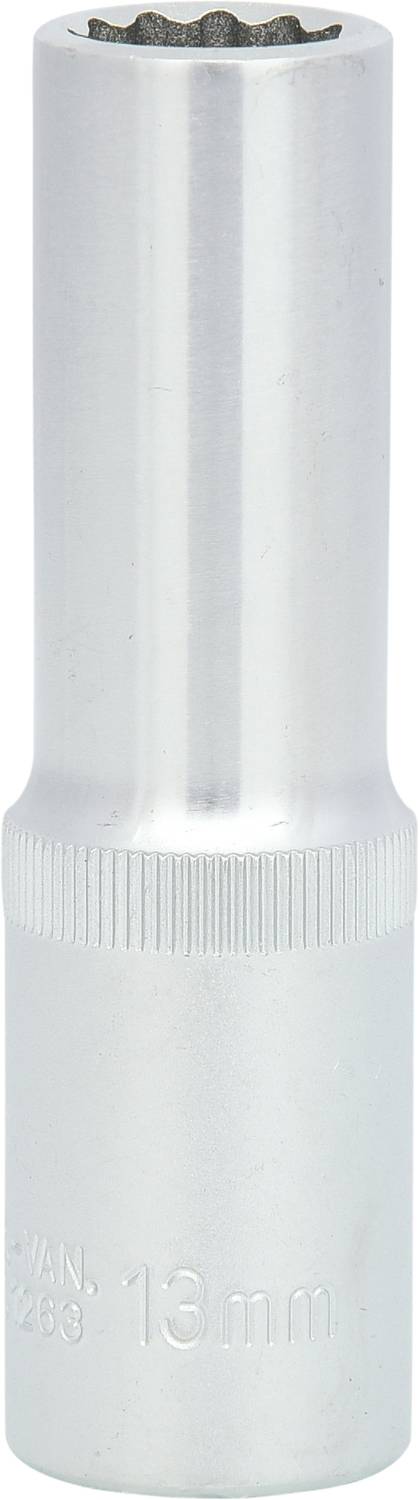 Eine silberne Stecknuss mit der Aufschrift '13 mm' auf der Seite, geeignet für mechanische Arbeiten oder Schraubverbindungen.