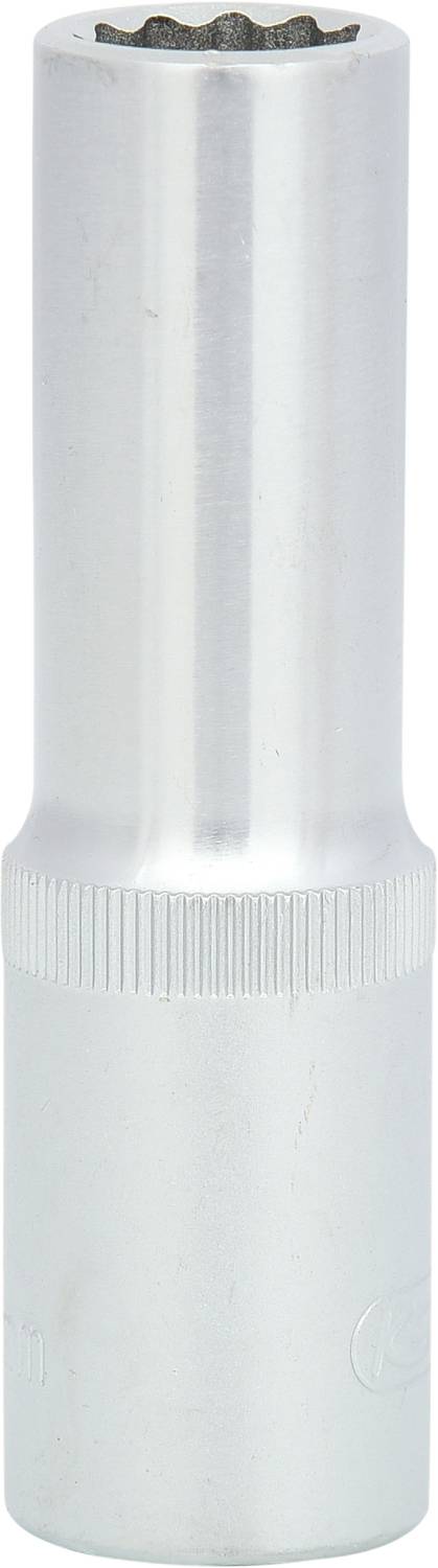 Eine silberne Stecknuss, zylindrisch und lang, mit geriffeltem Abschnitt zur besseren Griffigkeit, benutzt für mechanische Arbeiten.