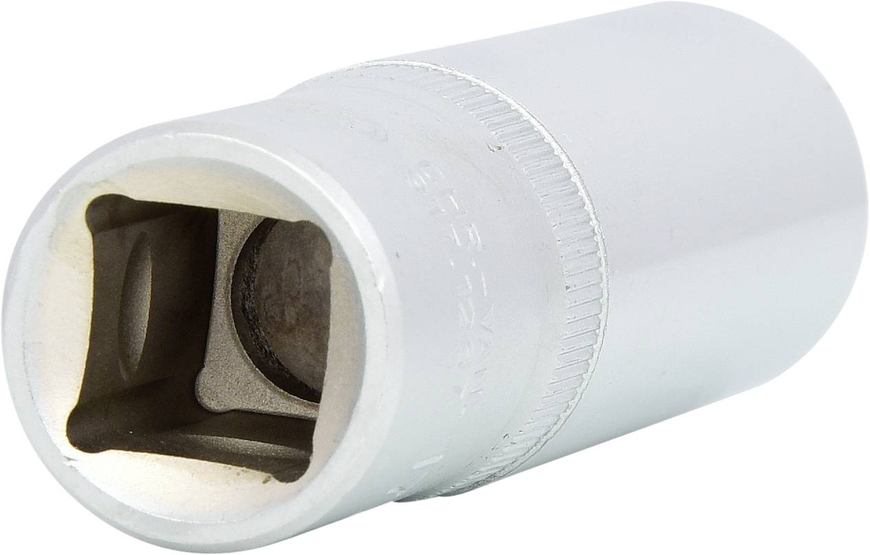 Silberne Steckschlüsselhülse in zylindrischer Form, zeigt die quadratische Öffnung zur Befestigung an einem Schraubenschlüssel.