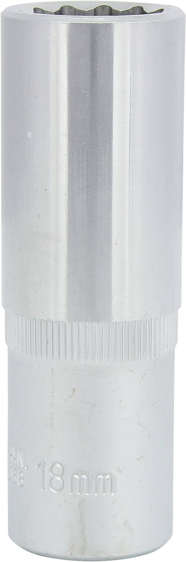 Ein silberner Steckschlüsselaufsatz mit der aufgedruckten Größe '18 mm', geeignet für Schraubarbeiten.