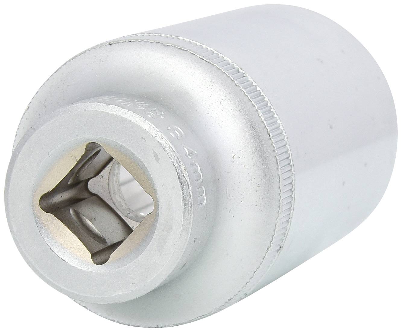 Nahaufnahme einer silbernen Stecknuss mit runder Form. Sie hat einen gerändelten Rand und eine quadratische Öffnung auf der Unterseite.