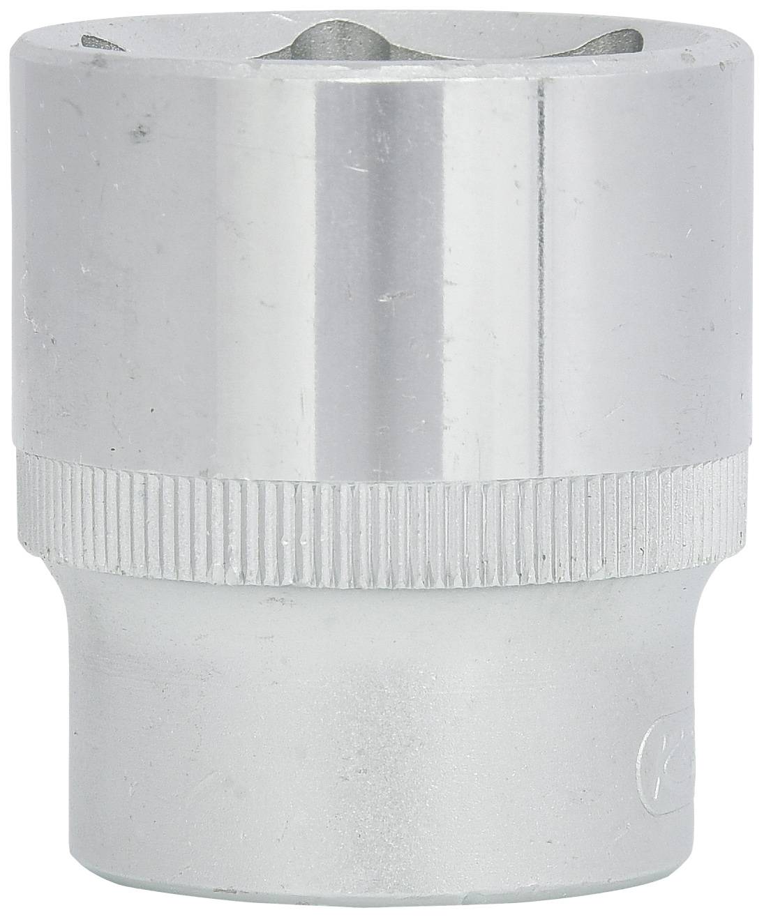 Eine silberne Stecknuss mit geriffelter Oberfläche zur Verbesserung der Griffigkeit. Verwendet zum Festziehen und Lösen von Muttern.