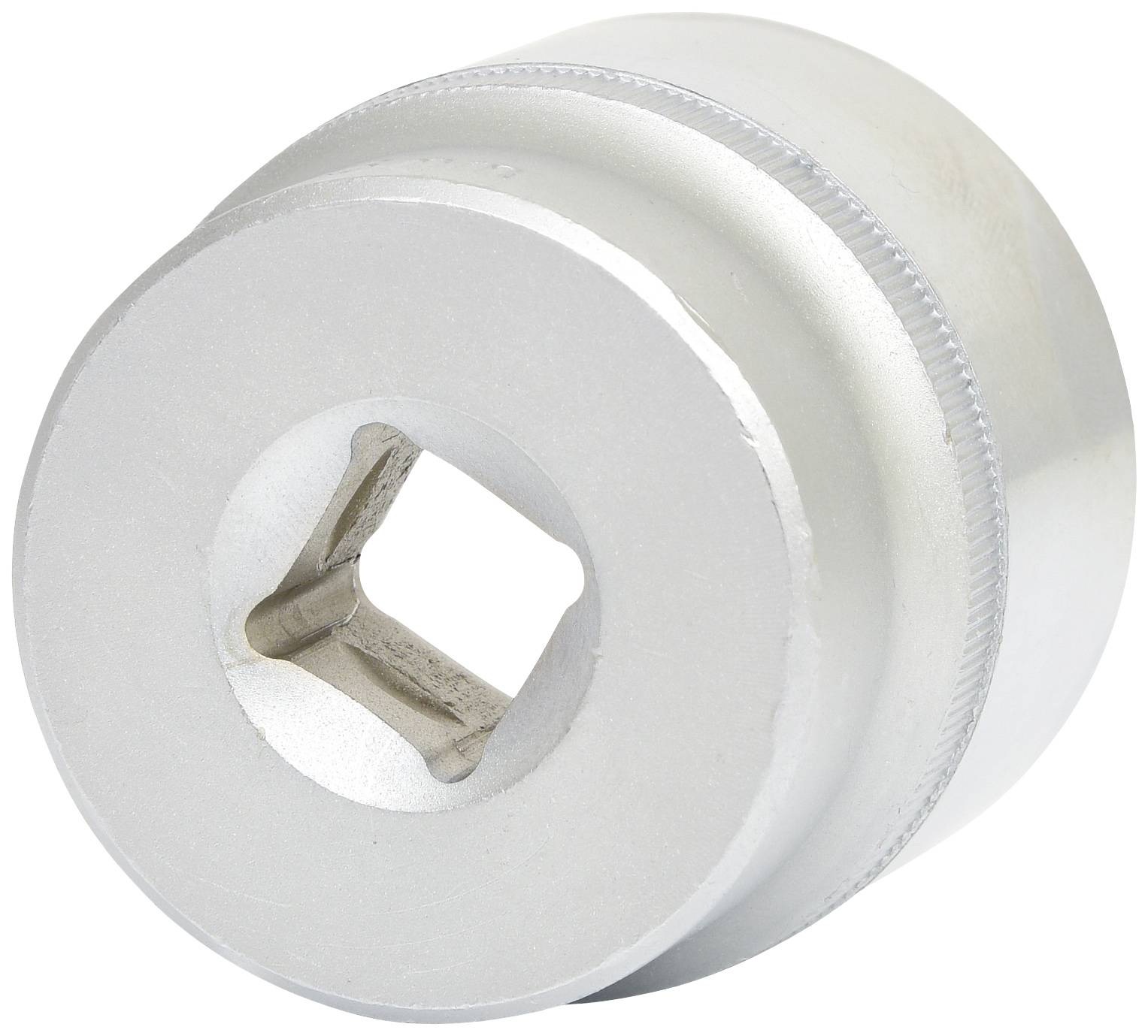 Runder, silberner Metalladapter mit quadratischer Öffnung in der Mitte, wahrscheinlich für mechanische oder technische Anwendungen.