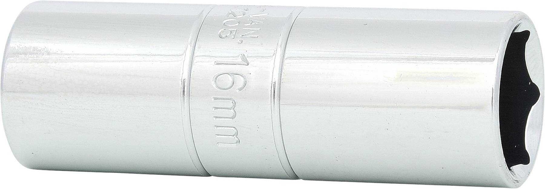 Ein silberner Steckschlüssel mit der Aufschrift '16 mm'. Geeignet für die Verwendung mit einem Schraubenschlüssel oder Ratsche.