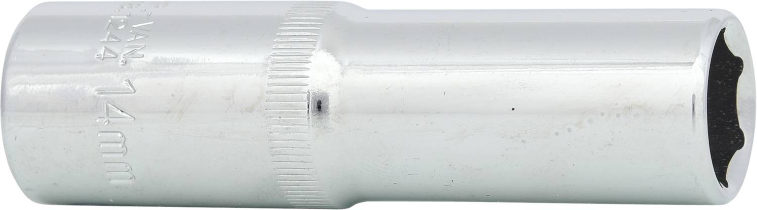 Silberne Sechskant-Stecknuss, 14 mm, aus Metall, seitliche Sicht.