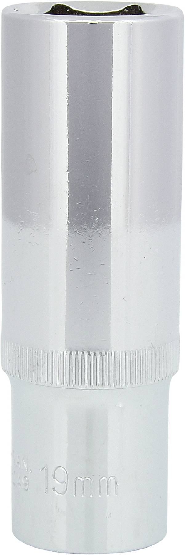 Ein silberner Steckschlüsselaufsatz mit gerändeltem Griffteil und eingeprägtem '19 mm' Hinweis. Geeignet für 19 mm Muttern oder Schrauben.