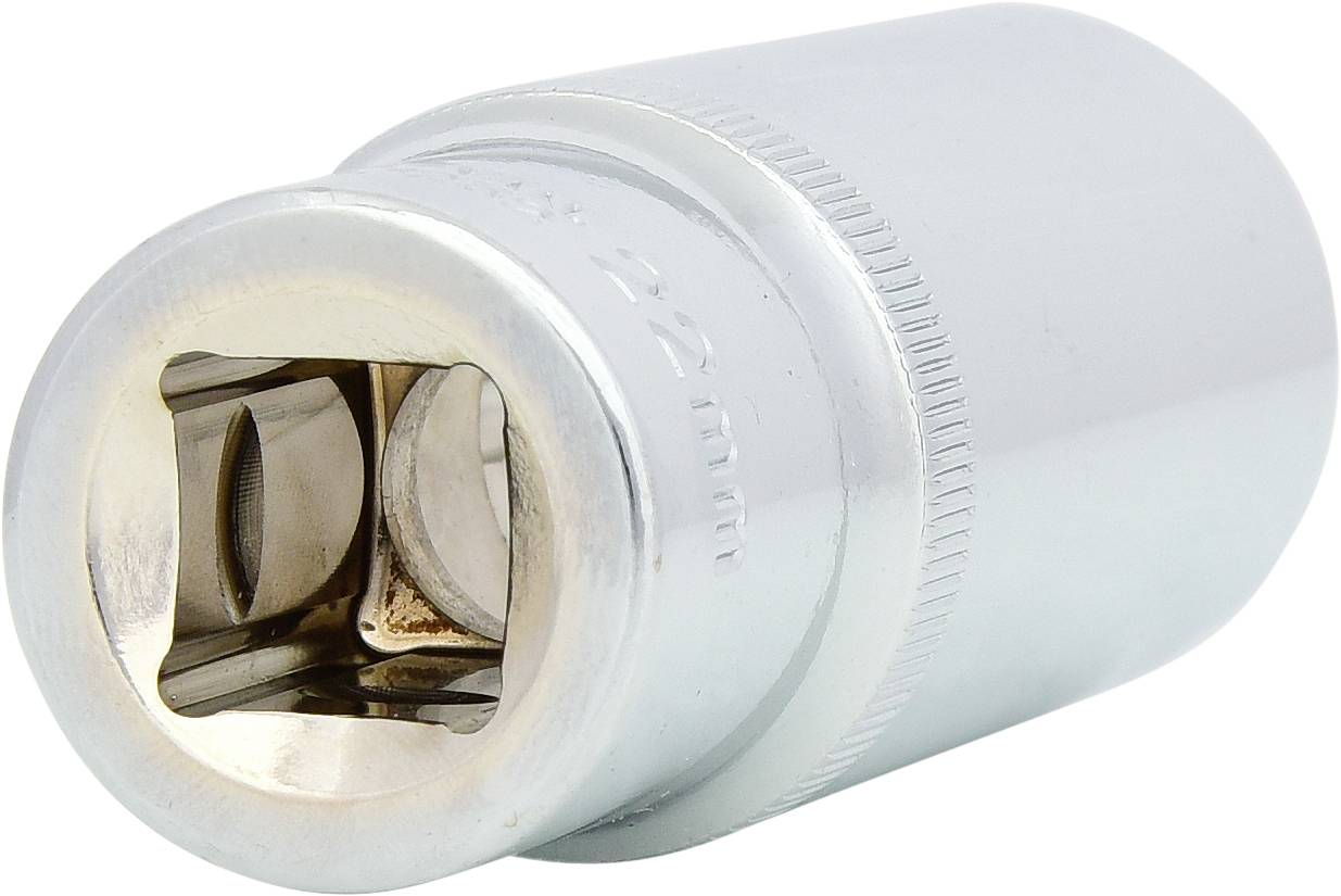 Eine silberne Stecknuss mit quadratischer Öffnung, die für den Einsatz mit einem Schraubenschlüssel oder Ratsche bestimmt ist.