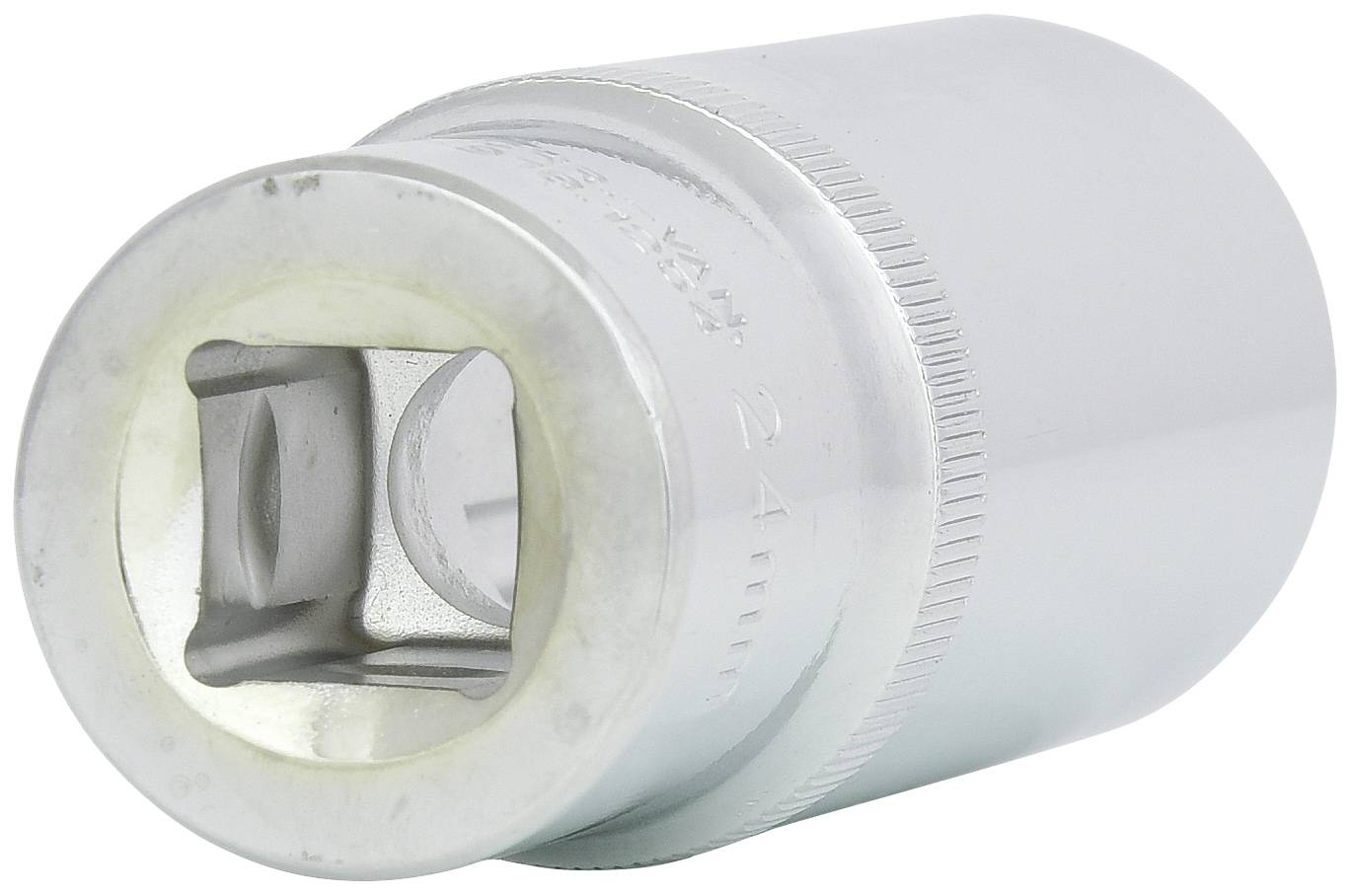 Silberne Stecknuss mit Vierkantaufnahme, 24mm Größe, für Ratschen oder Schraubenschlüssel verwendet.