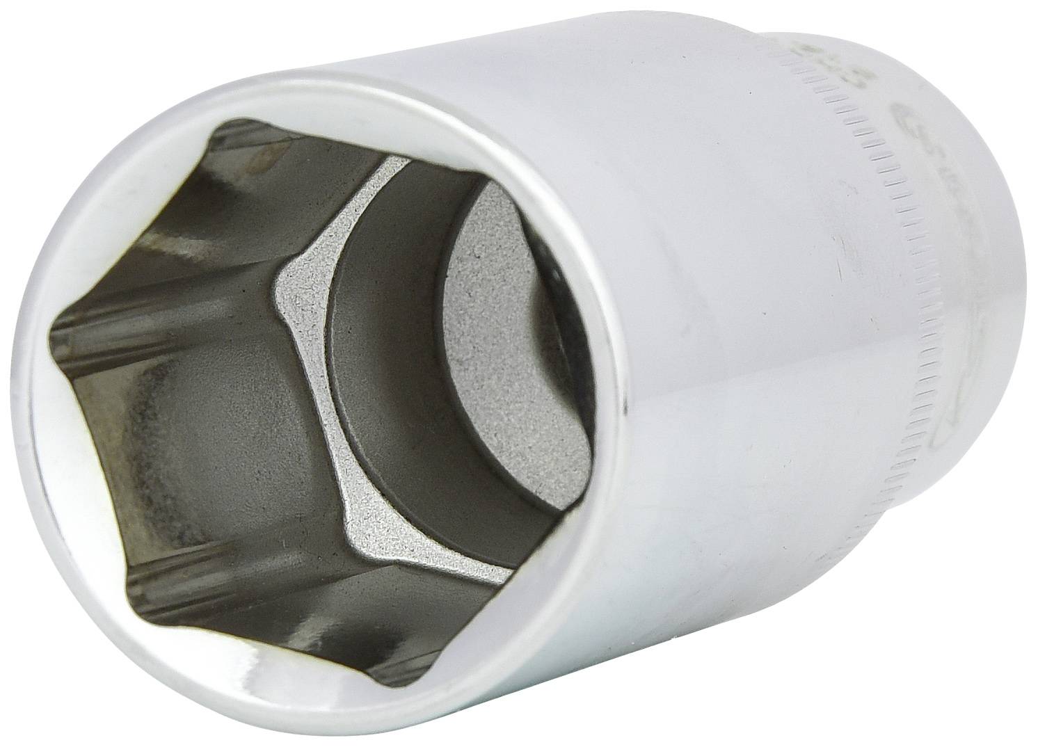 Eine silberne Stecknuss mit sechskantiger Öffnung, zeigt eine glänzende Metalloberfläche mit glatter Struktur.