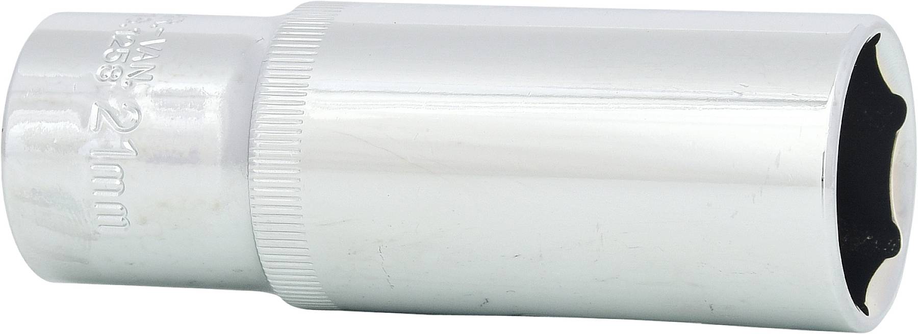 Metallische Stecknuss mit 24 mm Prägung. Typisches Werkzeugzubehör für mechanische Arbeiten oder Reparaturen.