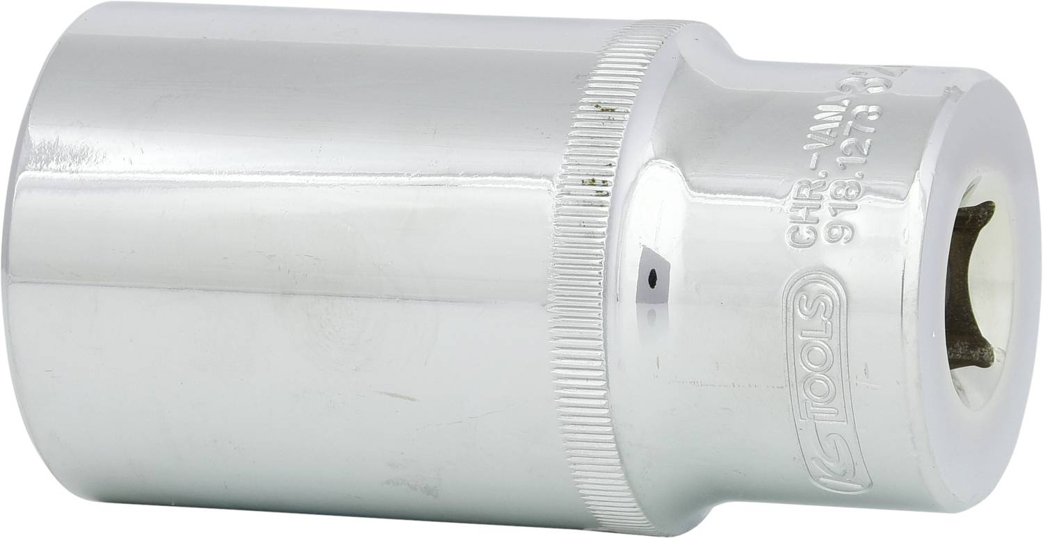 Ein silberfarbener Steckschlüsselaufsatz aus Metall, zylindrisch geformt, mit eingravierten Markierungen an der Seite.