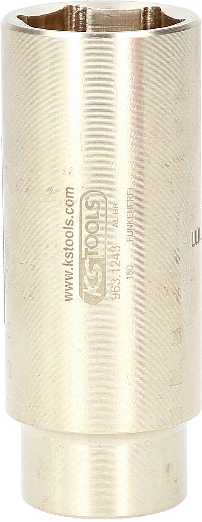 Ein zylindrischer, goldener Steckschlüsselaufsatz mit der Aufschrift 'KS Tools'.