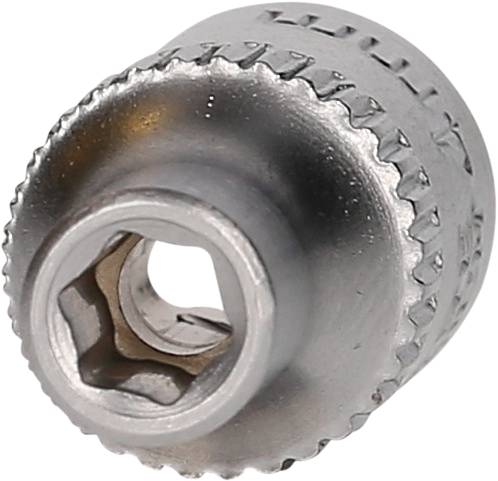 Eine sechskantige, silberne Schraubkappe mit gezahntem Rand und zentralem Loch, möglicherweise Teil eines Werkzeugs oder einer Halterung.