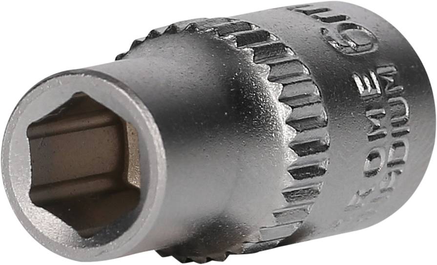 Stecknuss aus Metall mit geriffeltem Rand und hexagonalem Anschluss. Verwendet für Schraubarbeiten in Verbindung mit einem Werkzeug.