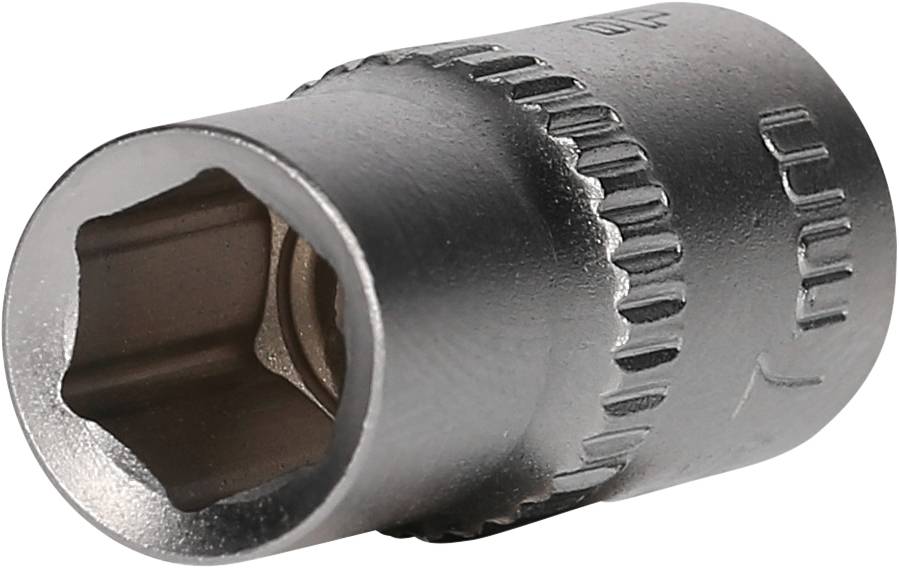 Sechskant-Stecknuss aus Metall mit geriffeltem Rand, verwendet zum Lösen oder Festziehen von Schrauben und Muttern.