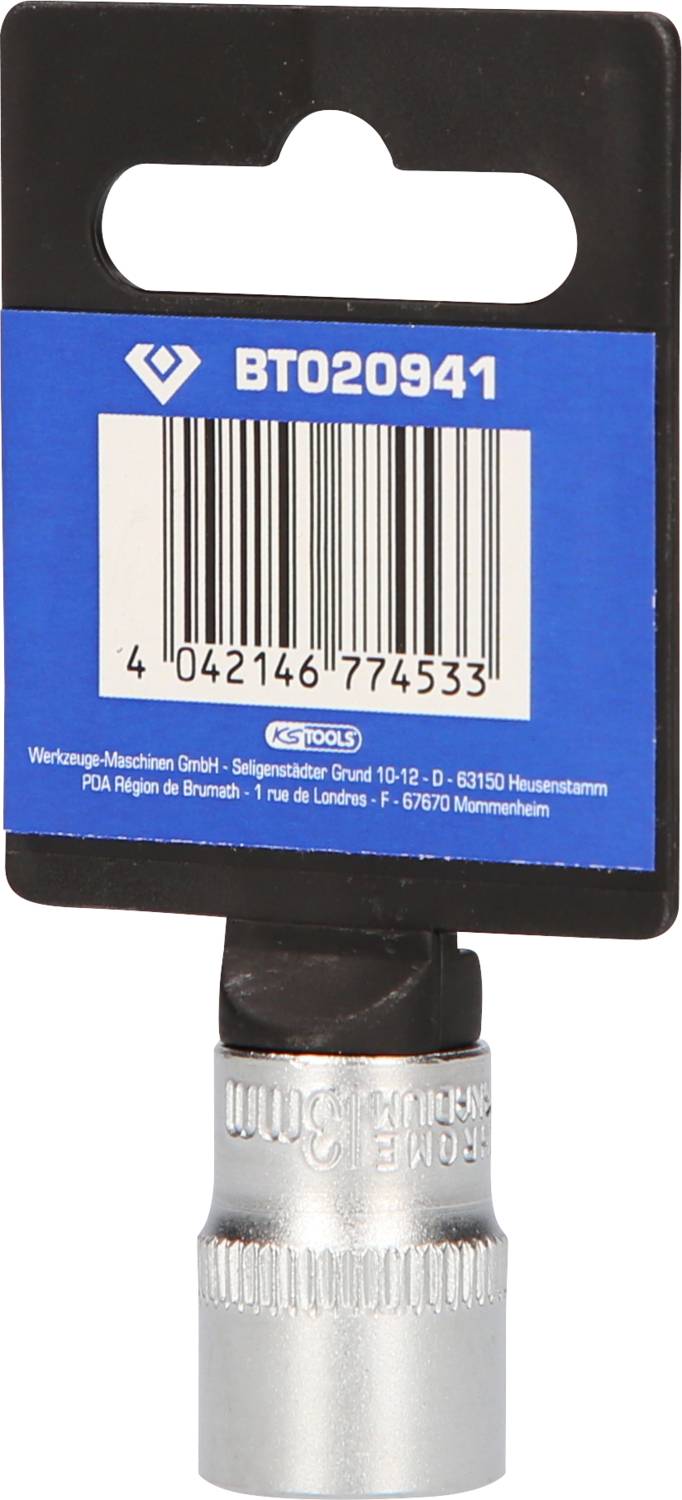 Eine silberne Stecknuss mit einem blauen Etikett, das den Barcode '4042146774533' enthält.