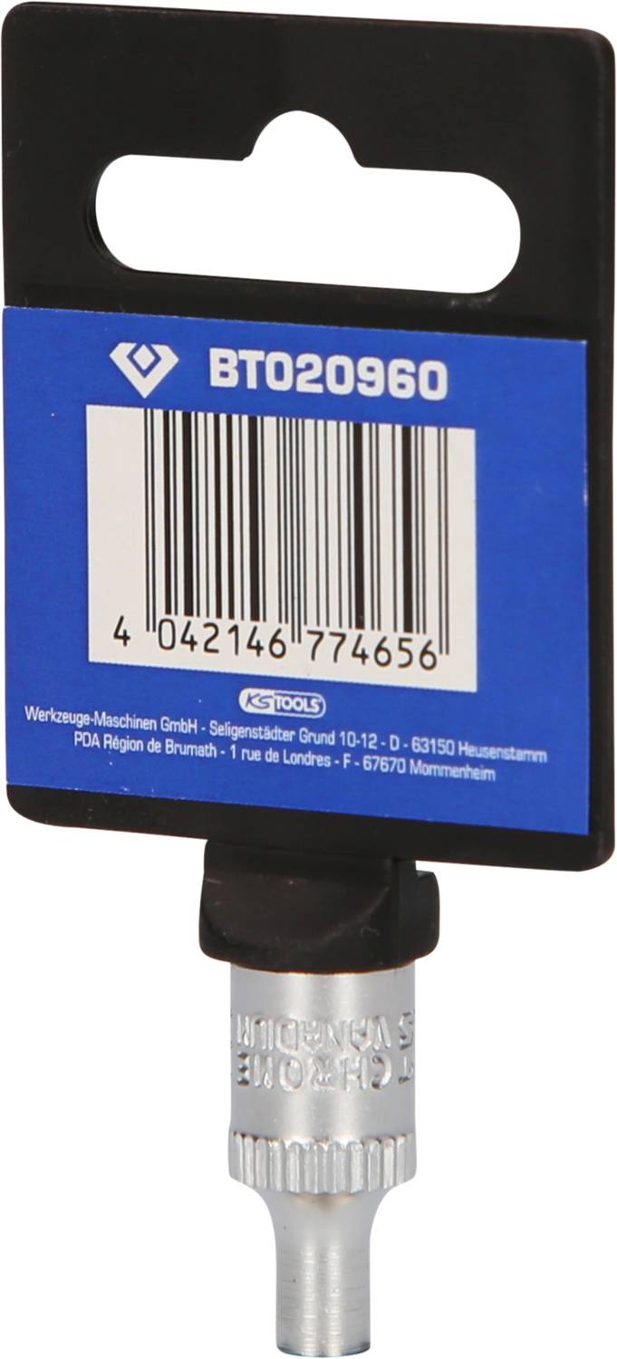 'BT020960' Aufkleber zeigt Strichcode und Artikelnummer auf blauem Hintergrund, befestigt an einem silbernen, metallischen Werkzeugteil.