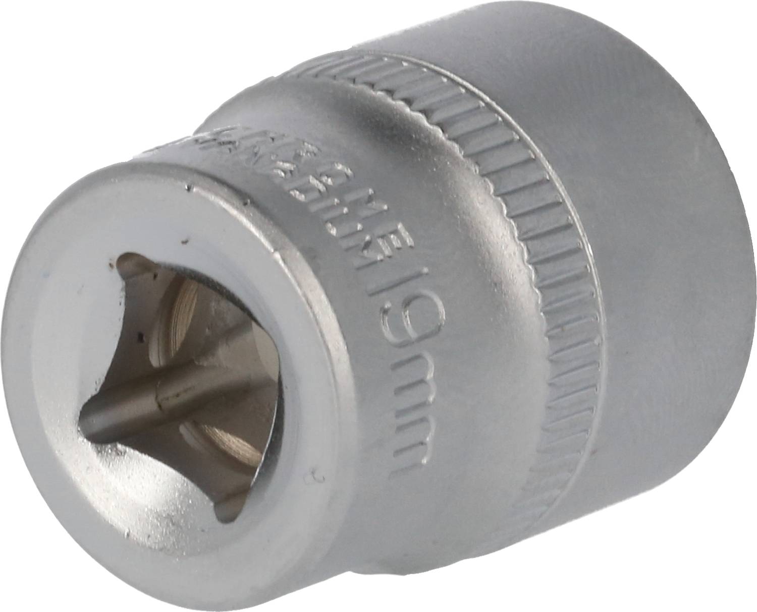 Ein 9-mm-Steckschlüsseleinsatz aus Metall, von der Seite gezeigt.