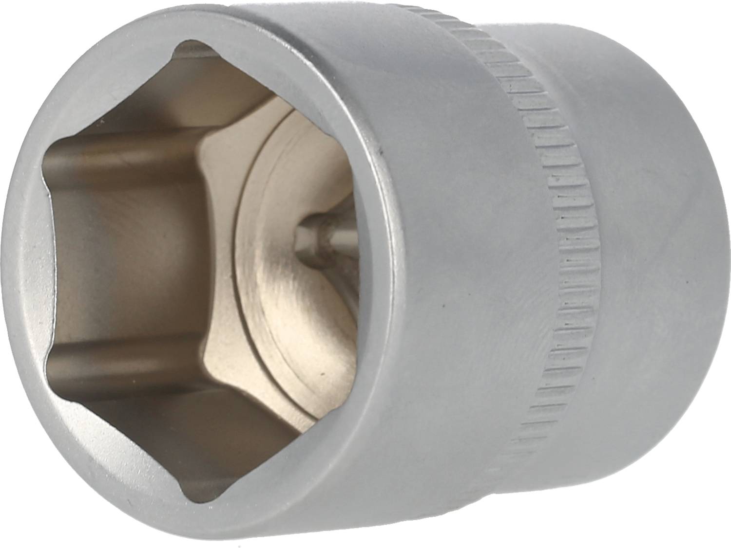 Metallische Stecknuss für Werkzeuge, zeigt eine sechseckige Öffnung und geriffelten Rand für besseren Halt und effiziente Drehmomentübertragung.