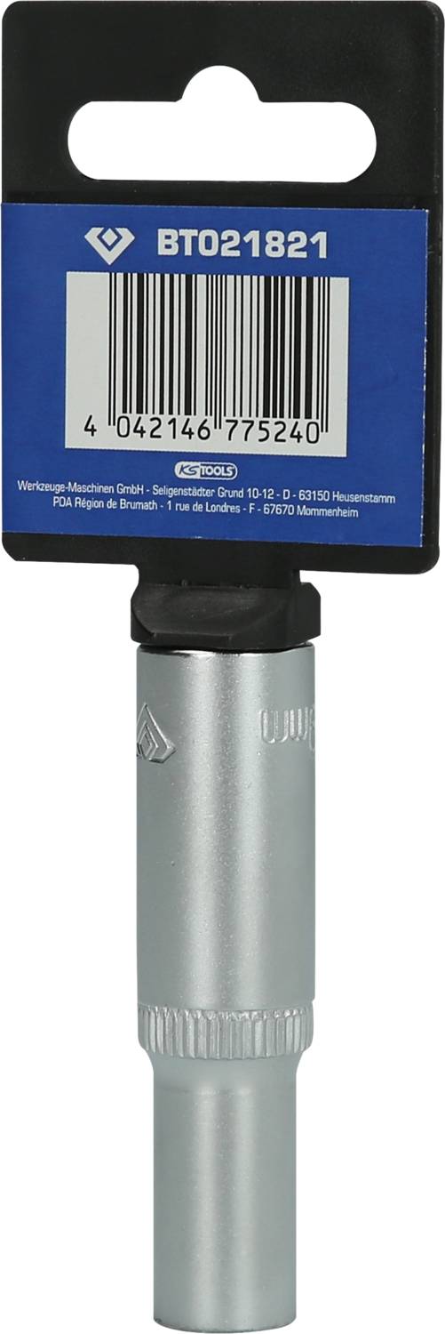 Metallbohrer mit Verpackung. Etikett zeigt Barcode und Nummer 'BT021821'. Werkzeug für präzises Bohren in Metalloberflächen.