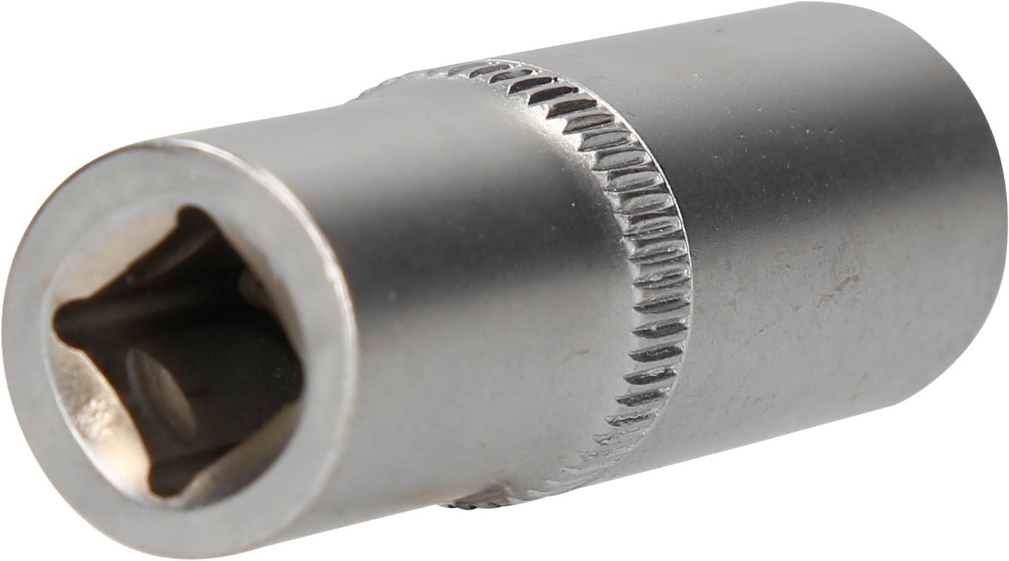 Eine silberne Stecknuss mit einem geriffelten Rand und einem quadratischen Einsatz.