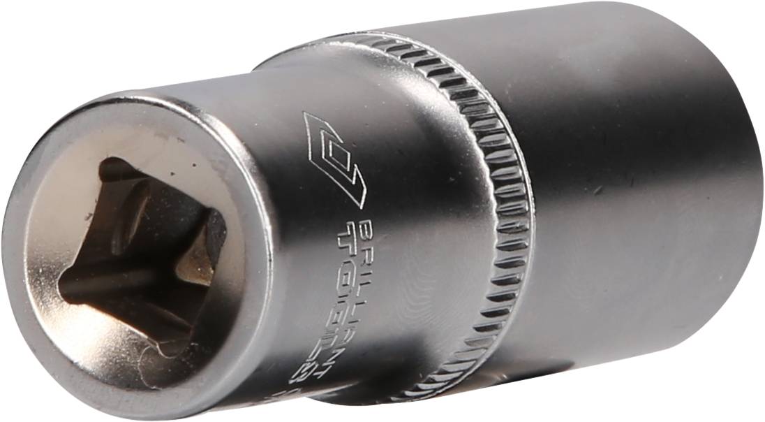 Eine silberne Stecknuss zeigt eine quadratische Öffnung zur Verbindung mit einem Werkzeug. Die Oberfläche ist glatt und glänzend.