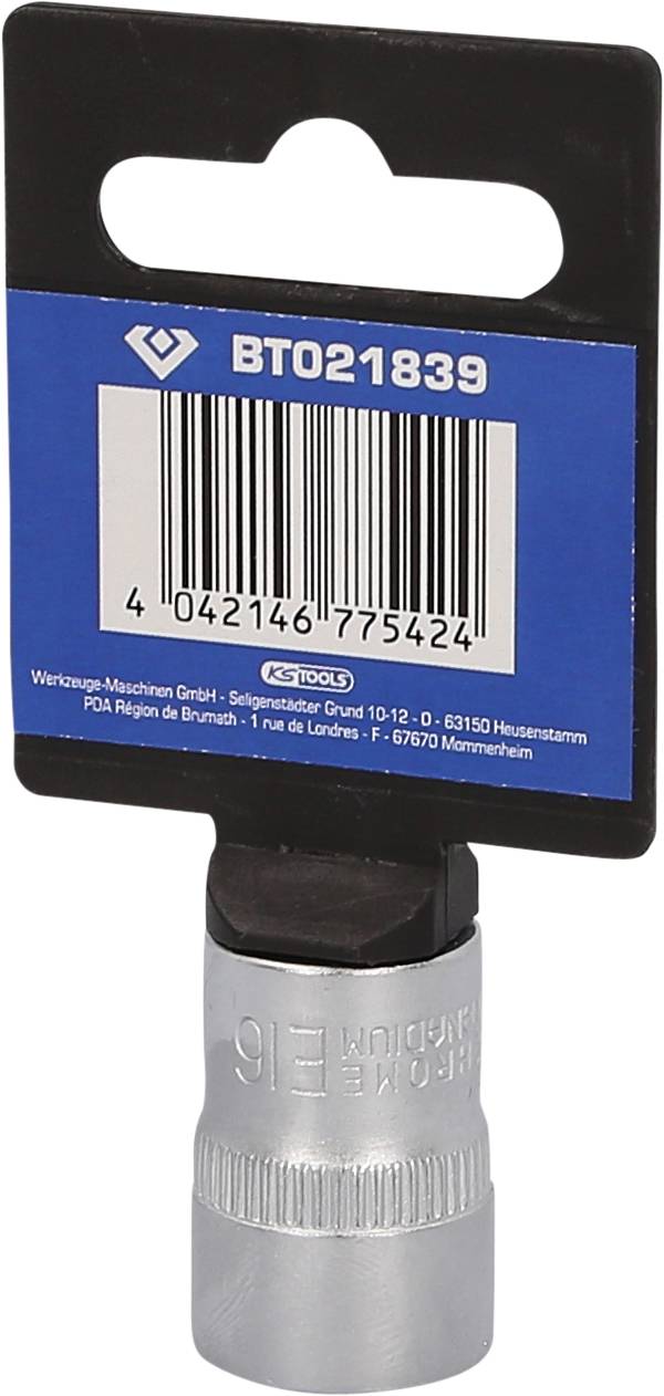 Eine silberne Stecknuss mit Aufhängung und blauem Etikett. Oben steht 'BT021839' und ein Barcode ist sichtbar.