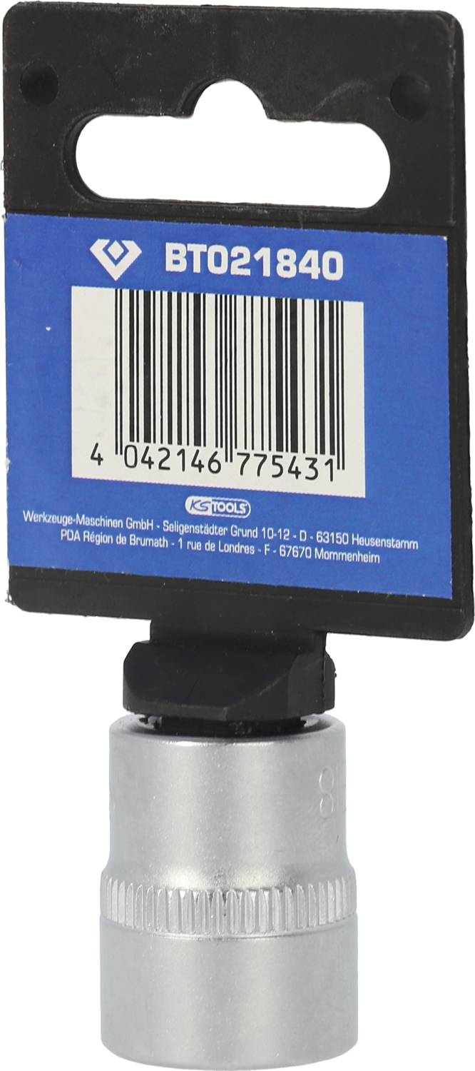 Eine silberne Stecknuss in einer blauen Verpackung mit der Aufschrift 'BT021840' und einem Strichcode auf der Vorderseite.