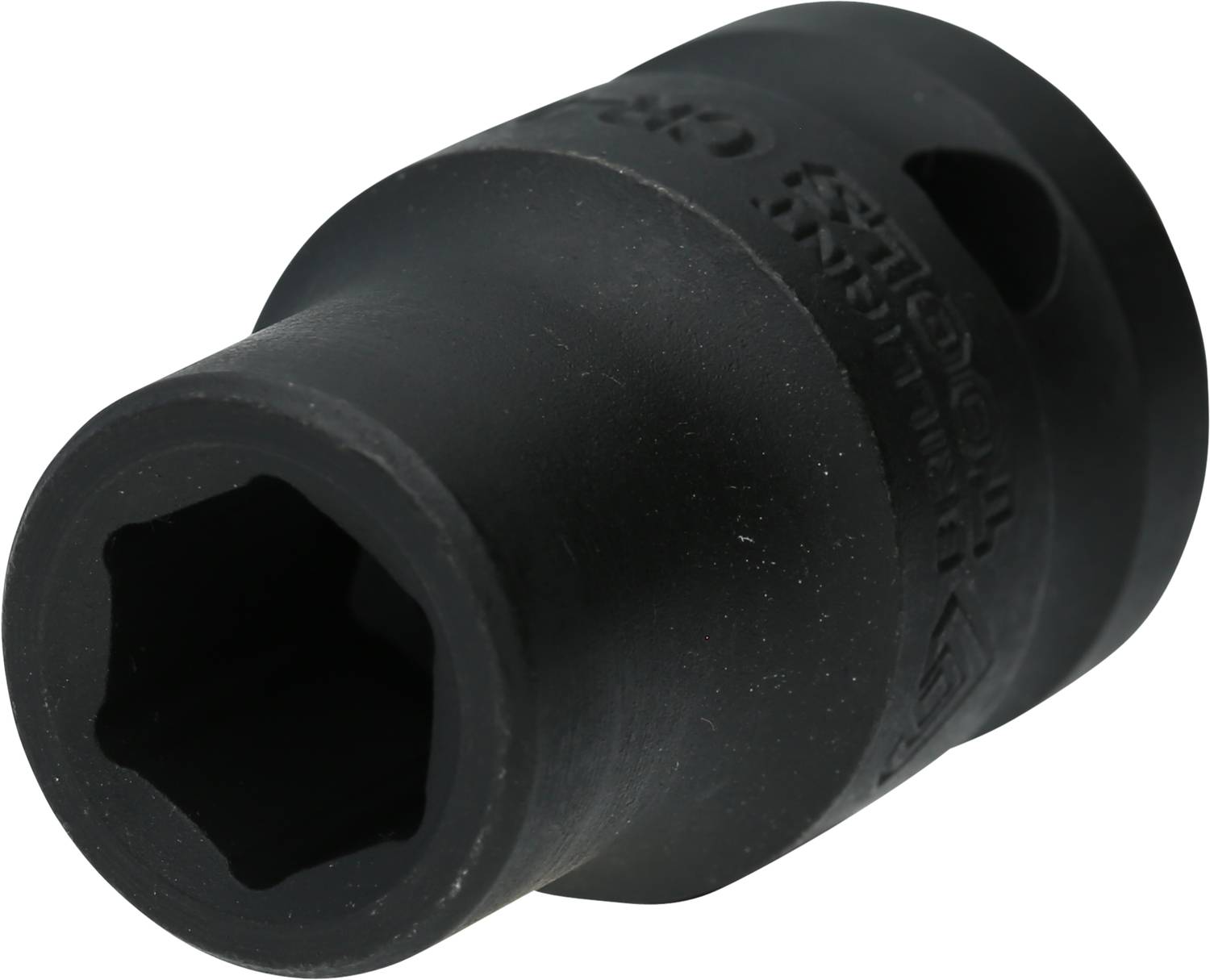 Schwarzer Steckschlüsseleinsatz, zylinderförmig, seitlich mit sechseckiger Öffnung, für mechanische Arbeiten.