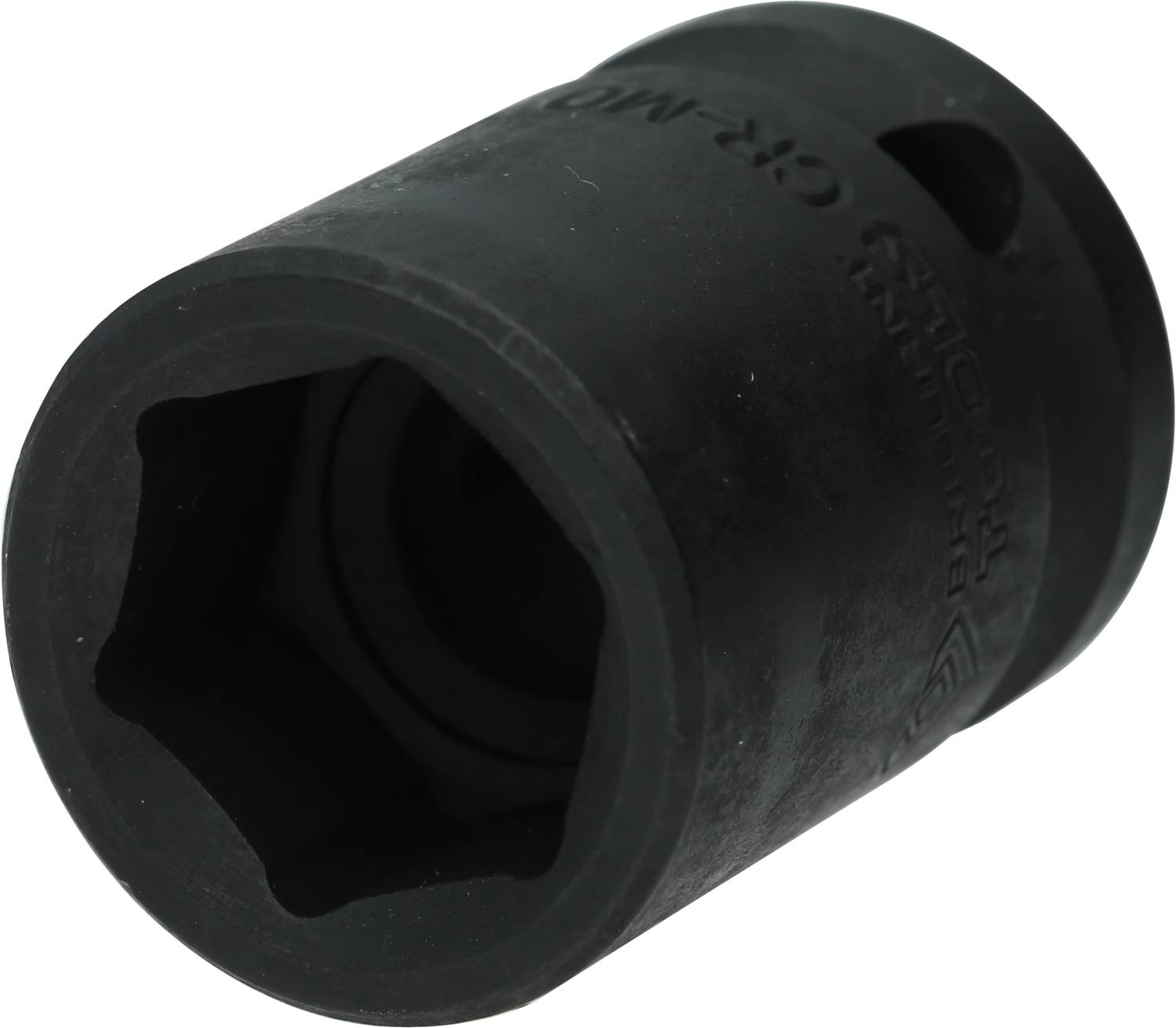 Ein schwarzer Steckschlüssel mit sechseckiger Öffnung, geeignet für schwere Arbeiten wie das Lösen von Muttern.