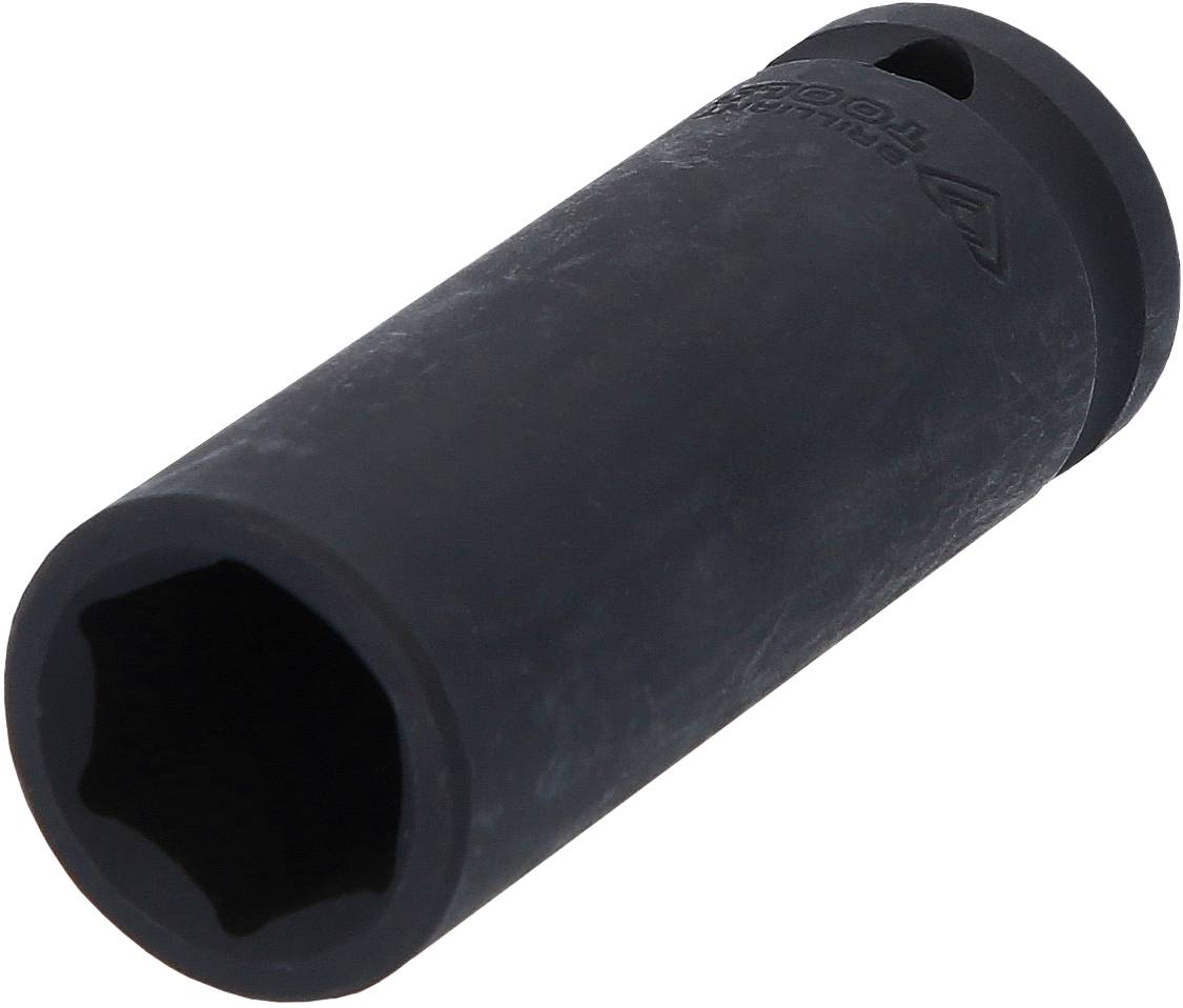 Ein schwarzer Steckschlüssel, sechskantig und zylindrisch. Werkzeuginstrument zur Verwendung mit einer Ratsche.