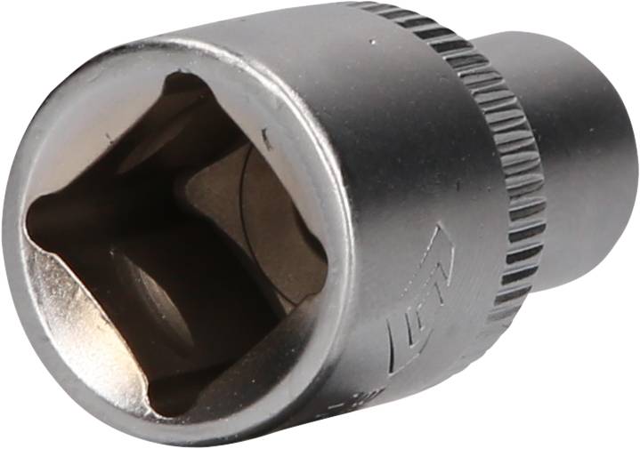 Steckschlüsseleinsatz aus Metall mit vierkantiger Öffnung. Verwendet für Schraubarbeiten mit Ratschen oder Drehmomentschlüsseln.