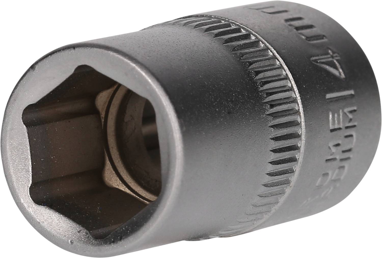 Eine sechskantige Stecknuss aus Metall, zur Verwendung mit einem Schraubenschlüssel, mit einer Größe von 14 mm.