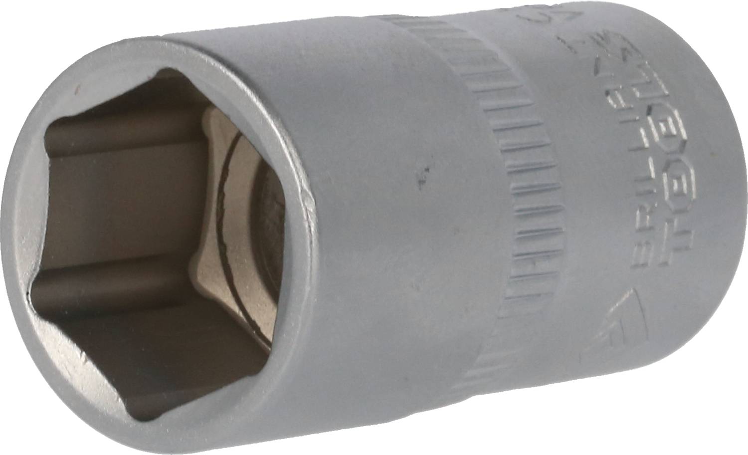 Metall-Steckschlüsselaufsatz, zylindrisch mit geriffelter Oberfläche. Verwendet zum Lösen oder Anziehen von Schrauben und Muttern.