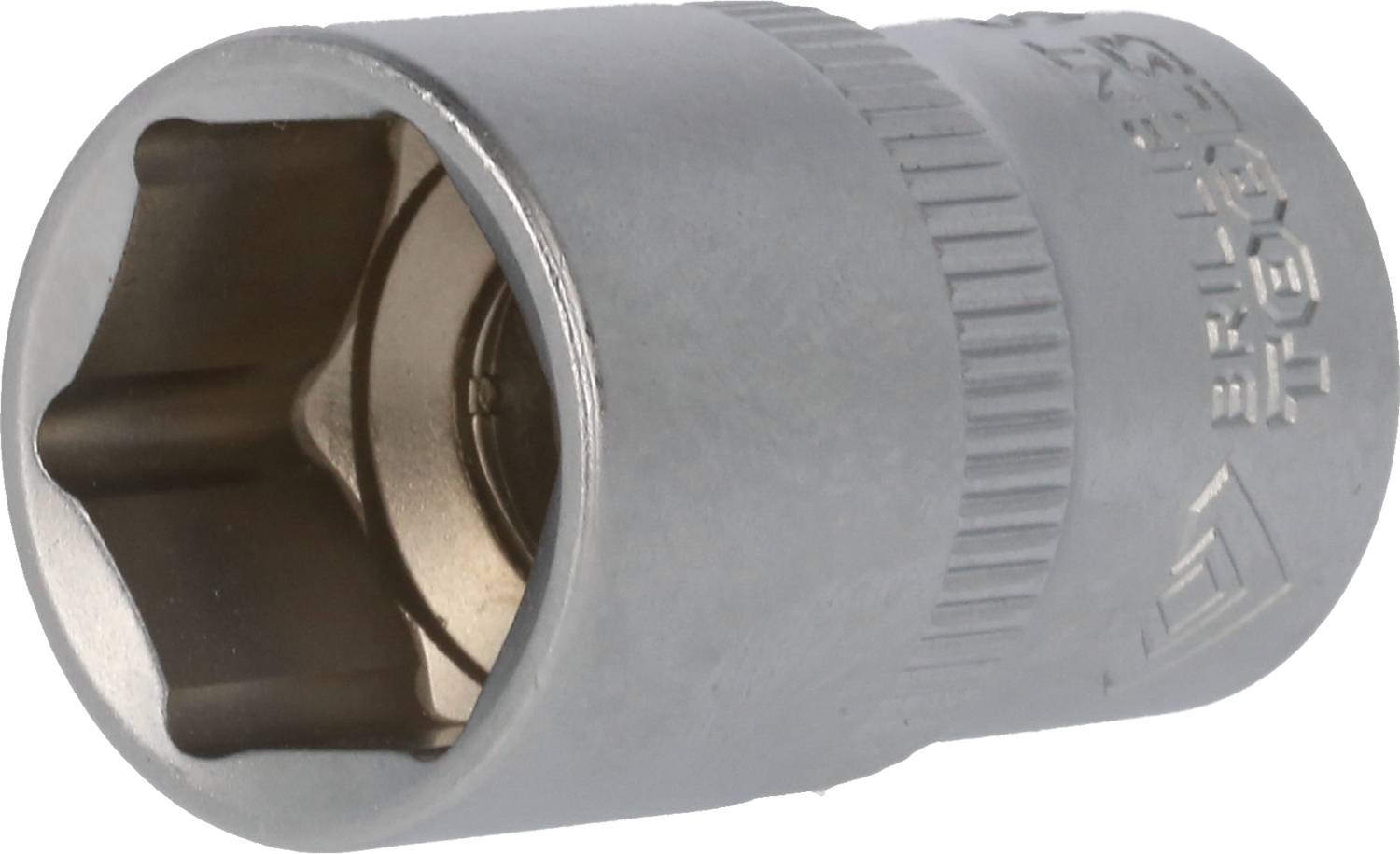Silberfarbene Stecknuss, sechseckige Öffnung, seitliche Prägung. Verwendet zum Lösen oder Anziehen von Schrauben bei mechanischen Arbeiten.