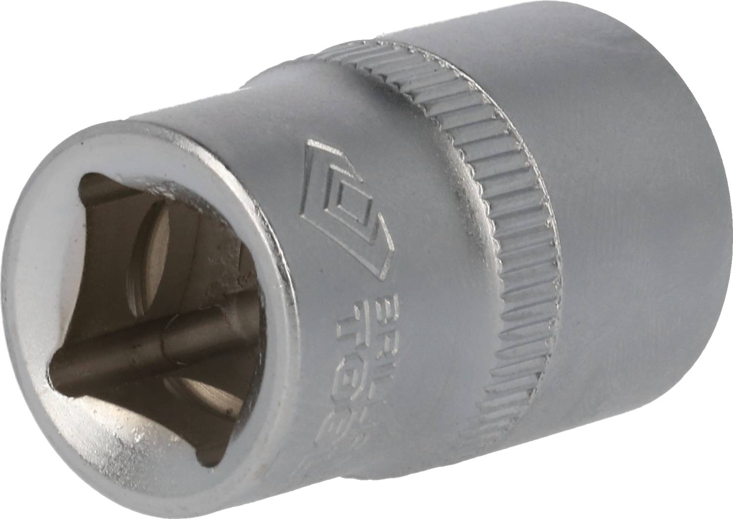 Steckschlüssel mit quadratischer Öffnung und geriffelter Oberfläche zur besseren Griffigkeit, aus Metall gefertigt.