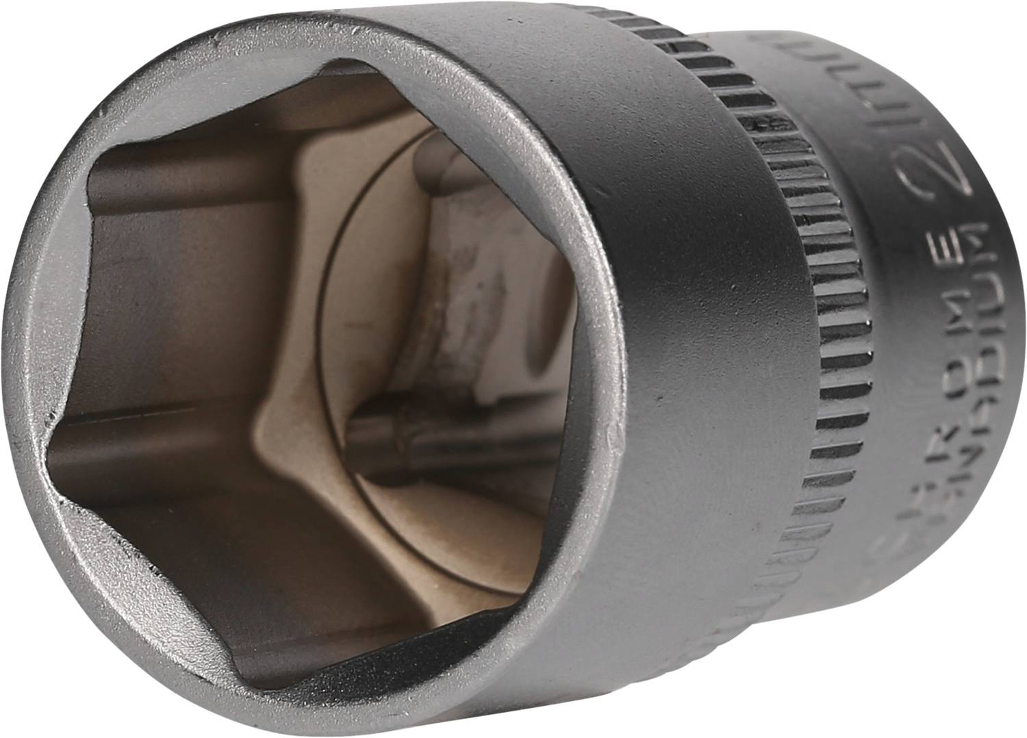 Sechskant-Stecknuss, Metall, zylindrische Form, glatte Oberfläche, geeignet zum Befestigen oder Lösen von Schrauben oder Muttern.