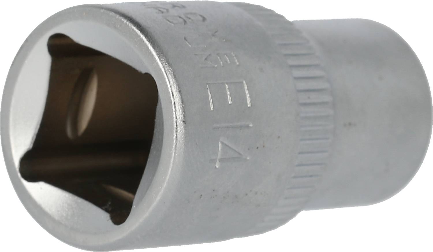 Metall-Stecknuss mit Vierkantschlüsselform, Größe E14, seitlich gezeigt. Verwendet für Schraubarbeiten mit Ratschen und anderen Handwerkzeugen.