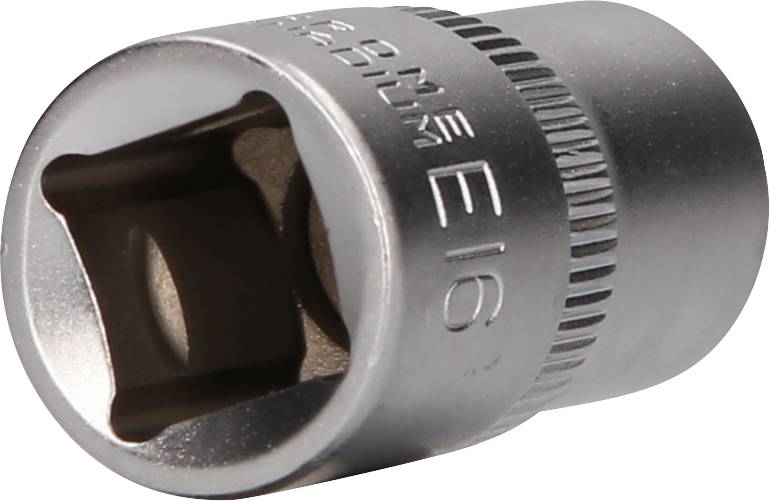 Sechskant-Steckschlüssel in Nahaufnahme, zeigt Metalltextur und Prägung 'E16'. Verwendet für mechanische Arbeiten an Fahrzeugen.