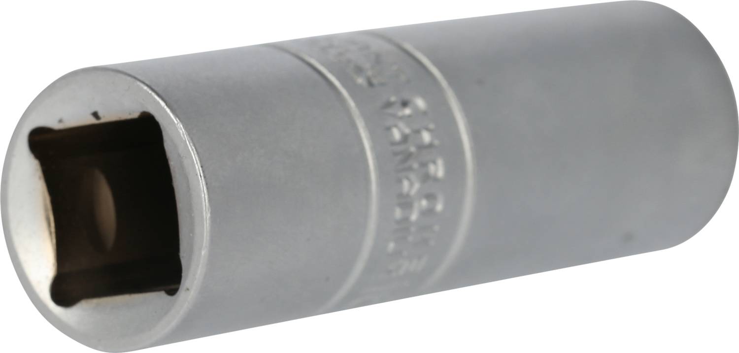 Eine silberne Sechskant-Stecknuss, vermutlich für einen Steckschlüssel, liegt horizontal.