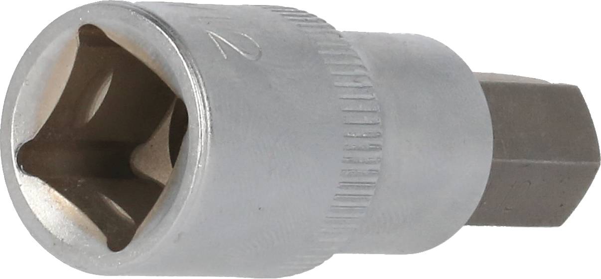 Eine silberne Stecknuss mit einem sechseckigen Antrieb, seitlich gezeigt. Verwendet für Schraubarbeiten mit passenden Werkzeugen.