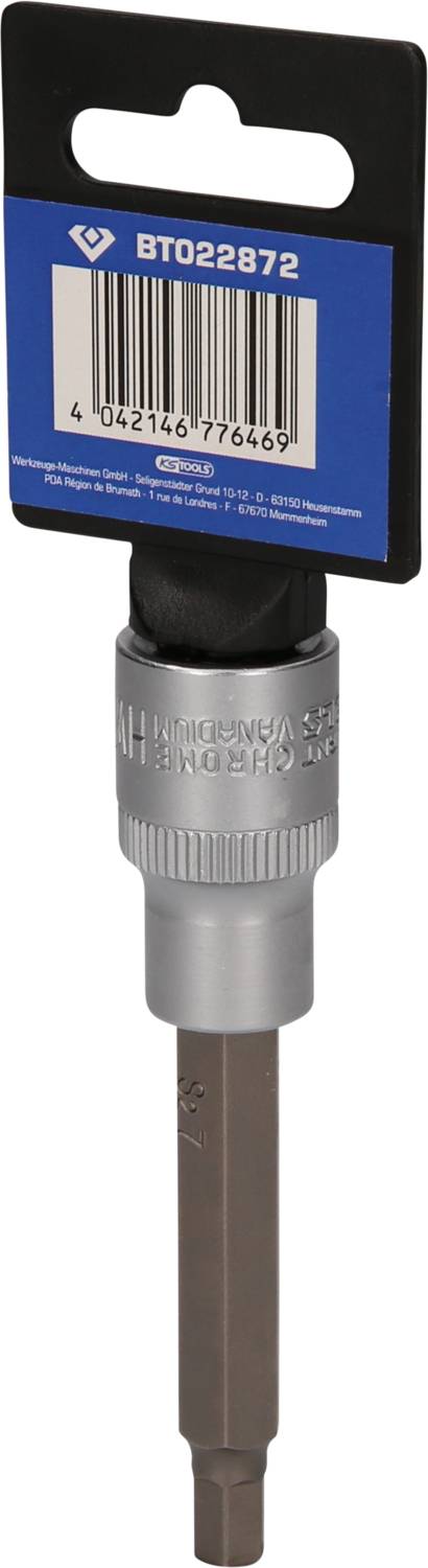 Ein silberner Steckschlüsseladapter mit blauem Etikett und schwarzem Aufsatz, vertikal ausgerichtet; Verkaufsverpackung sichtbar.