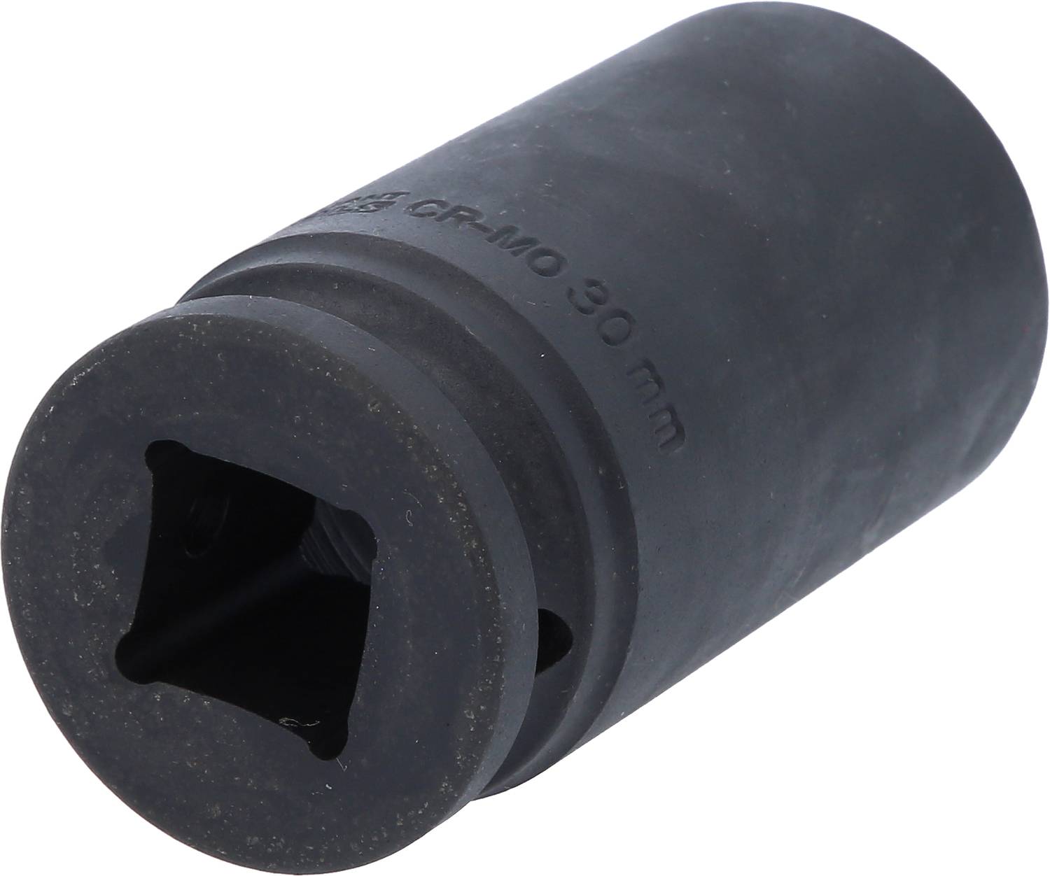 Eine schwarze Stecknuss aus Metall mit hexagonaler Öffnung, Aufschrift '30mm'. Sie wird für Schraubverbindungen genutzt.