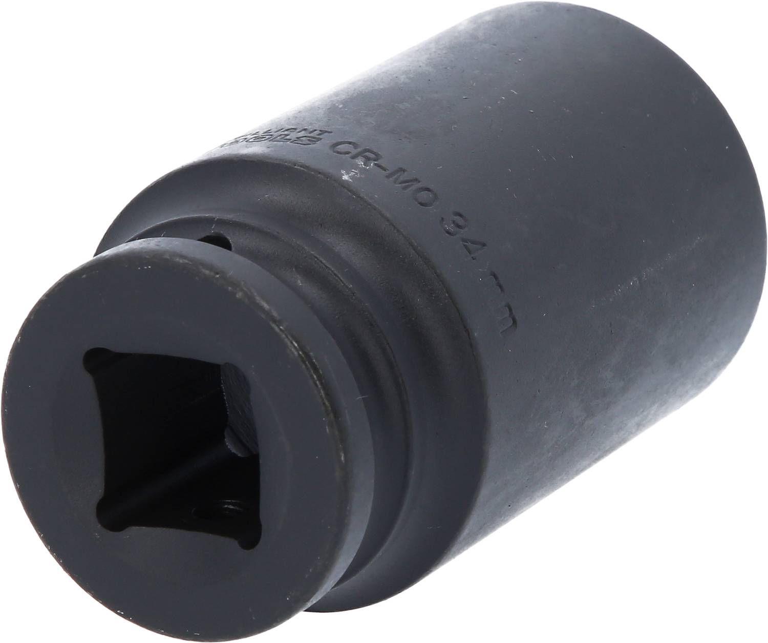 Eine schwarze Nuss für einen Steckschlüsselsatz, gefertigt aus Chrom-Molybdän-Stahl. Geeignet für schwere Schraubarbeiten.