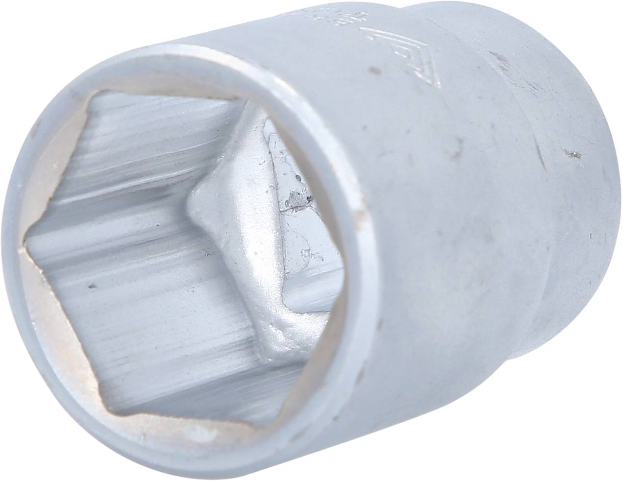 Sechskant-Steckschlüssel aus Metall, verwendet zur sicheren Befestigung von Schrauben oder Muttern in Werkstätten oder bei Reparaturen.