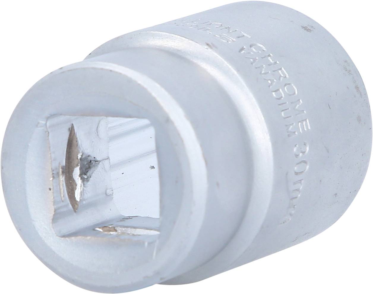 Metallstecknuss mit sechseckigem Innenprofil, verwendet für Schraubenschlüssel oder Ratschen, Durchmesser 30 mm, silberfarben.