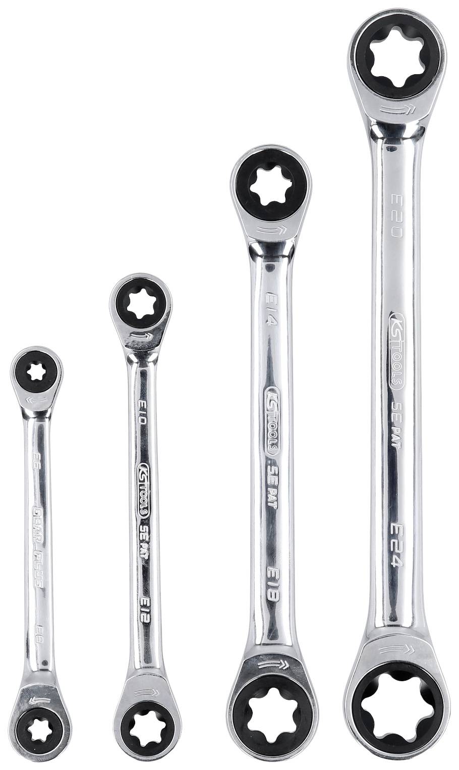 Vier silberne Ratschen-Ringschlüssel in verschiedenen Größen, nebeneinander angeordnet. Geeignet für verschiedene Schraubengrößen.